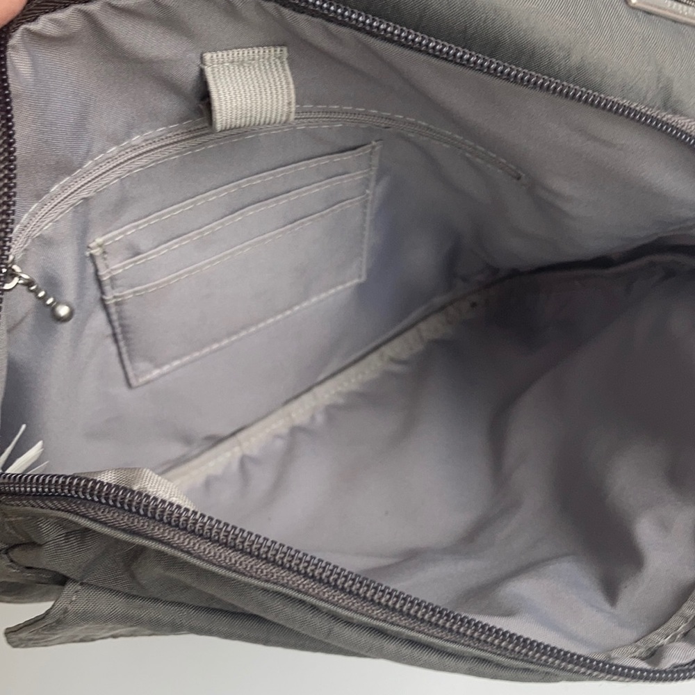 Baggallini Hailey gray (taupey) crossbody adjustable strap bag - Picture 14 of 16
